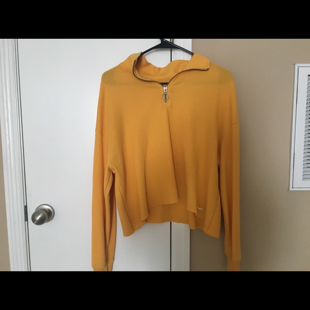 Hollister Boy Friend Zipper Tee